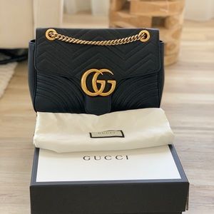 Medium Gucci Marmont Handbag in Black